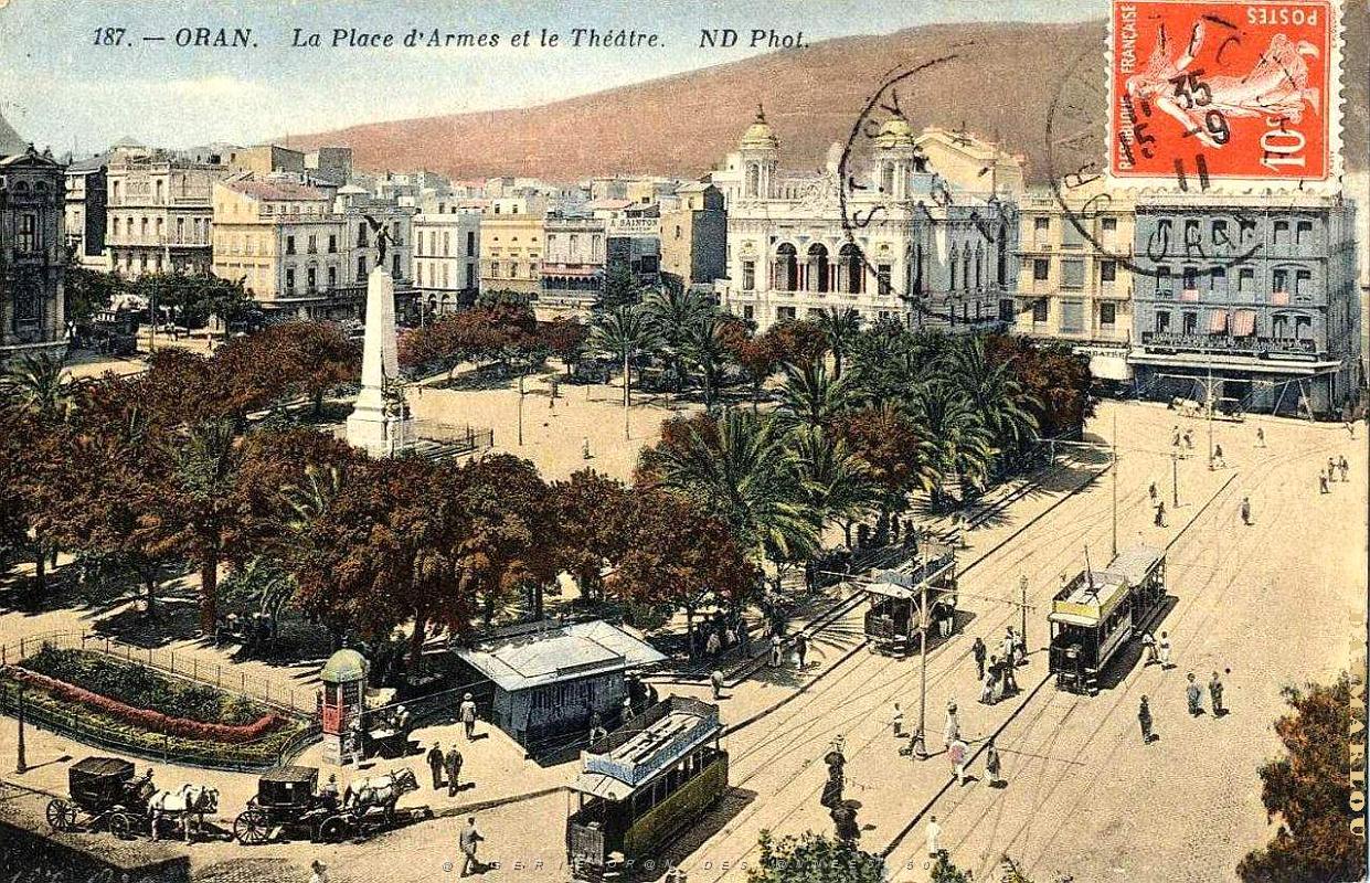 PA c- 023- Place d'Armes- trams et autobus.JPG